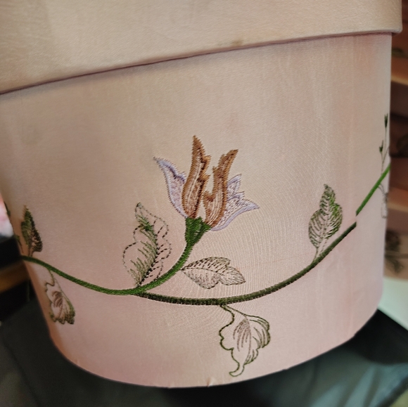 Vintage RARE The Raymond Waits Once Upon A Rose satin covered  hat box set main image 8